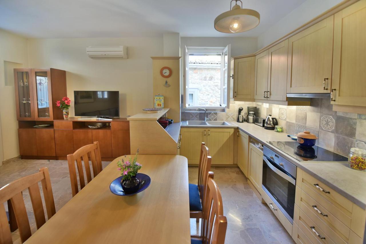 Feel At Home - Family House In Hydra Экстерьер фото