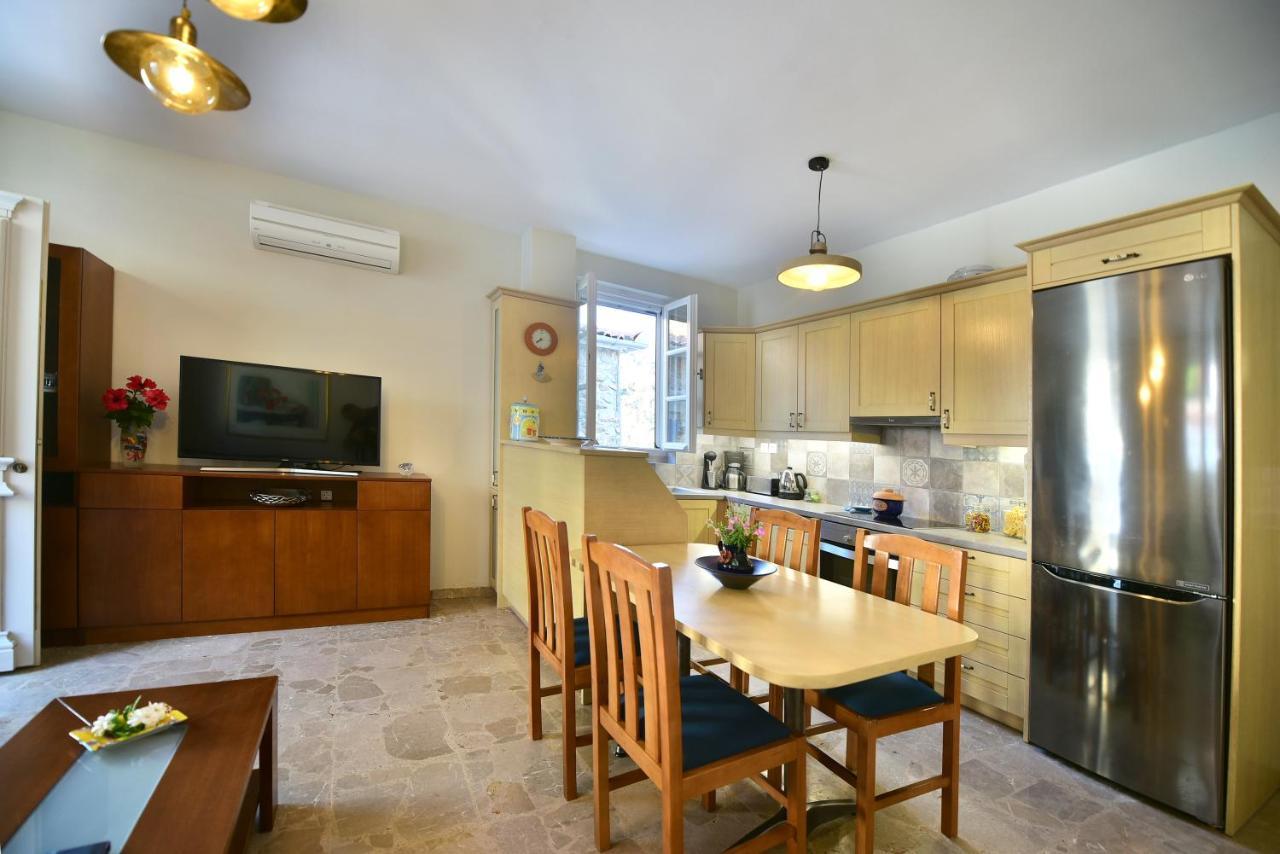 Feel At Home - Family House In Hydra Экстерьер фото