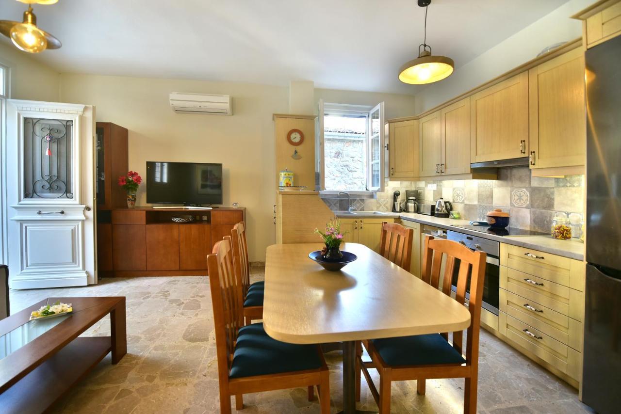 Feel At Home - Family House In Hydra Экстерьер фото